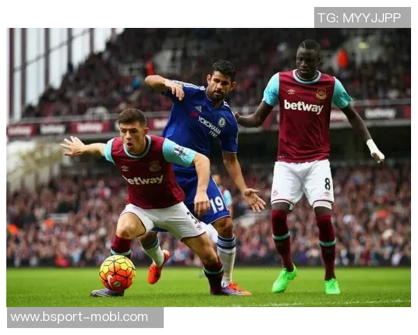 扎帕科斯塔远射险些破门迈尼昂飞身扑救化解危机 扎帕科斯塔远射险些破门迈尼昂飞身扑救化解危机